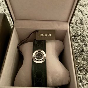 Gucci Women’s Twirl Watch